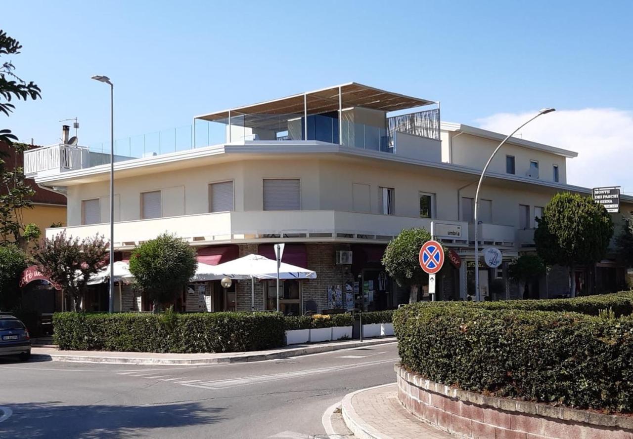 Albergo Del Lago กาปัลบีโอ ภายนอก รูปภาพ