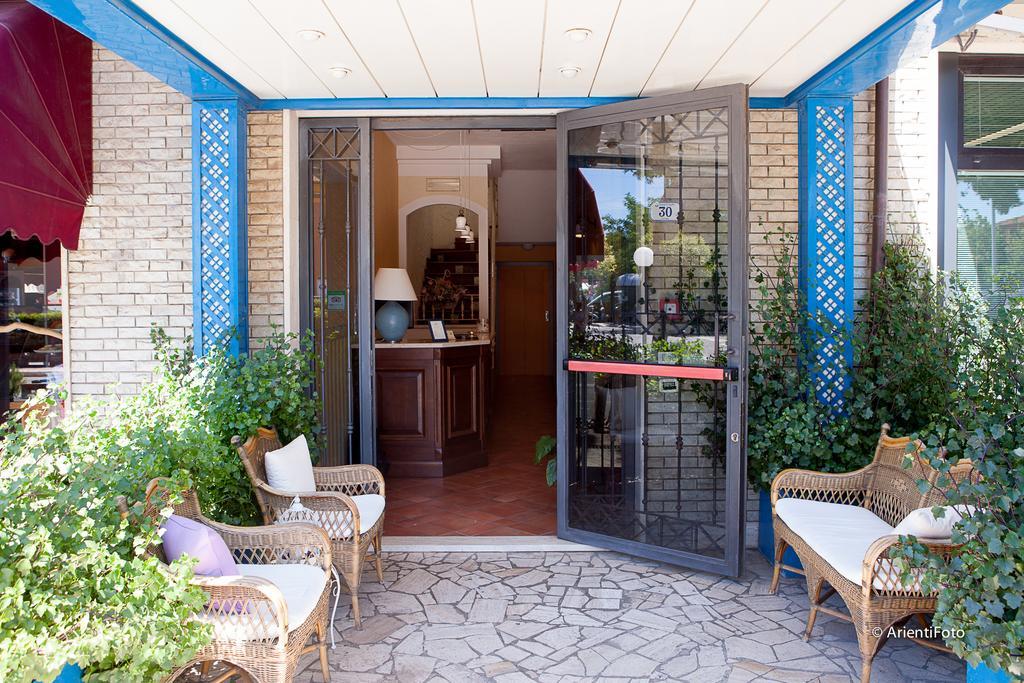 Albergo Del Lago กาปัลบีโอ ภายนอก รูปภาพ