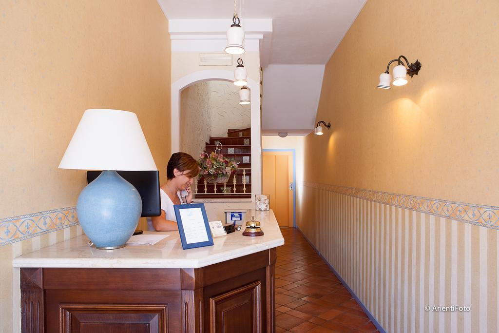 Albergo Del Lago กาปัลบีโอ ภายนอก รูปภาพ