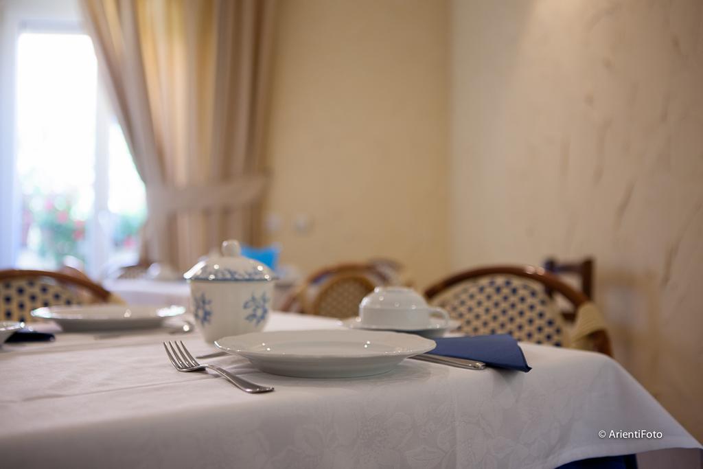 Albergo Del Lago กาปัลบีโอ ภายนอก รูปภาพ