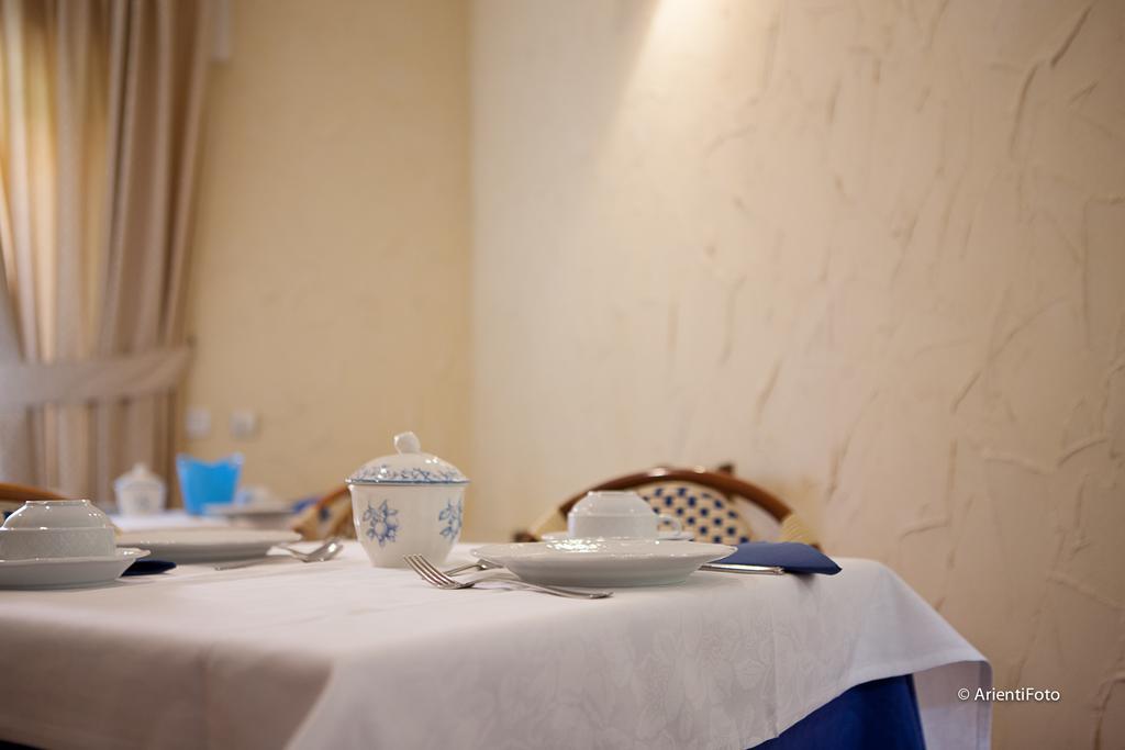 Albergo Del Lago กาปัลบีโอ ภายนอก รูปภาพ